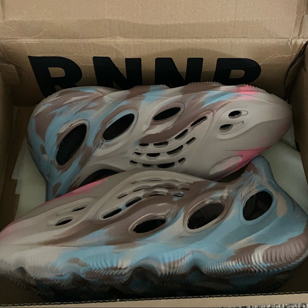 Women’s size 5. Never worn.